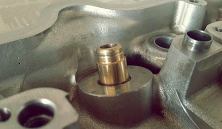 Замена направляющих втулок клапанов двигателя