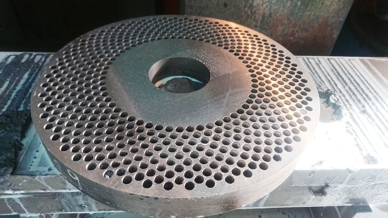 шлифовка матрицы пелетайзера